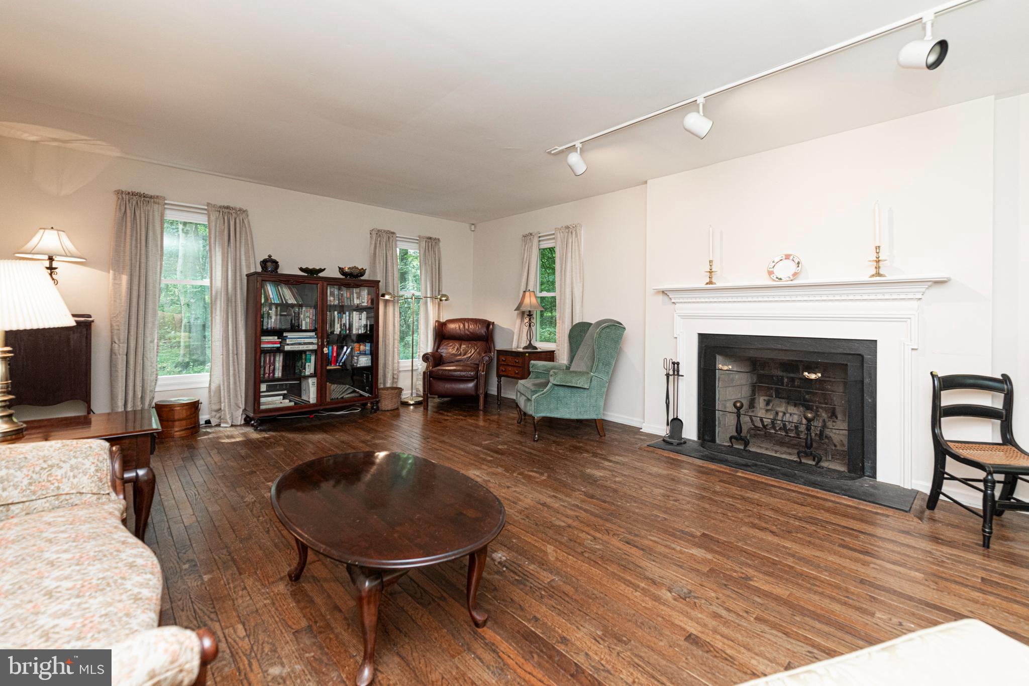 1011 W VALLEY HILL ROAD