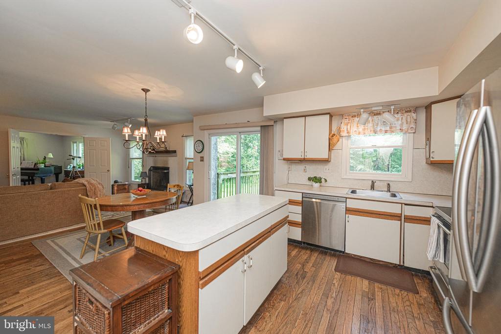 1011 W VALLEY HILL ROAD