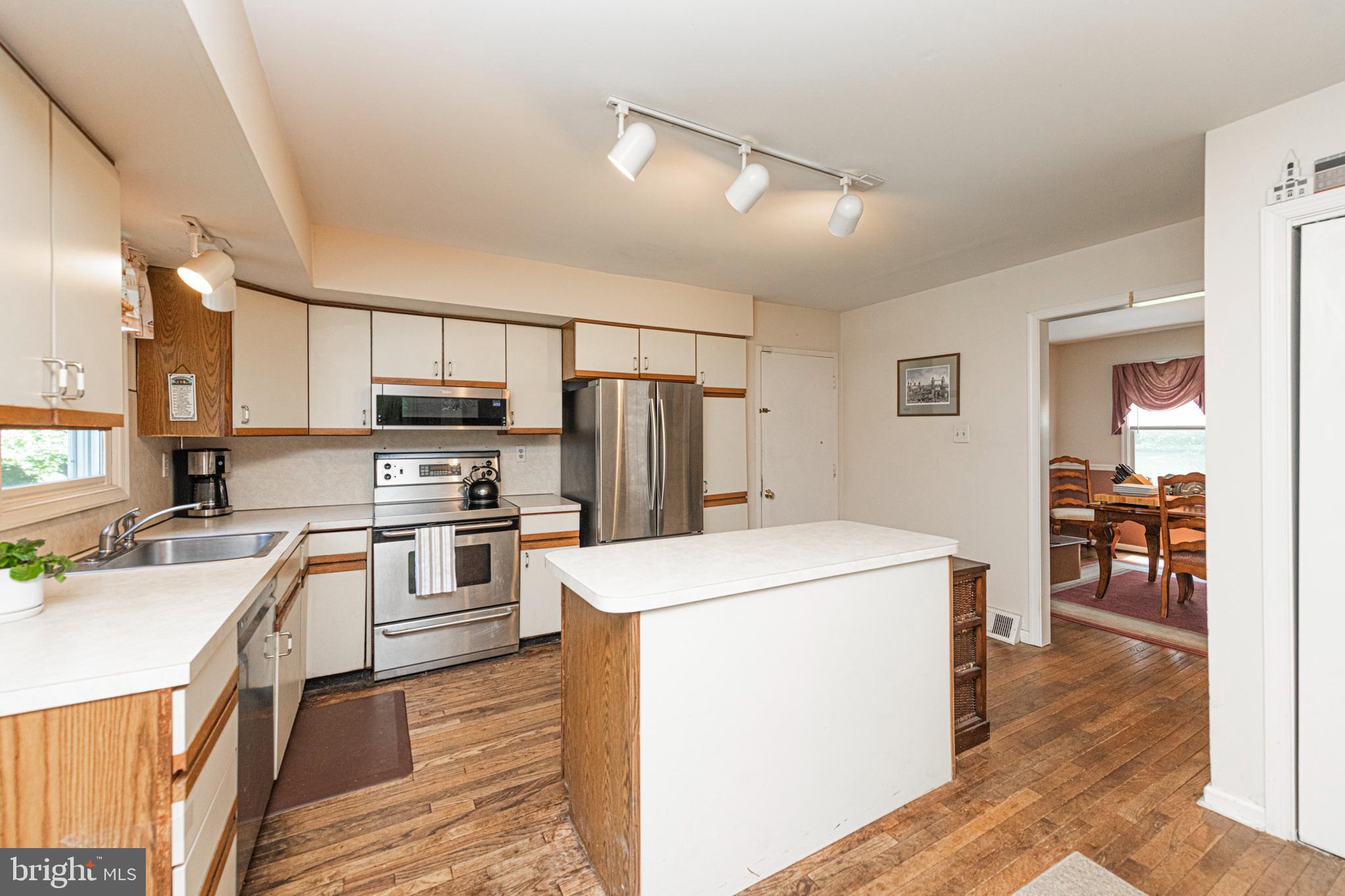 1011 W VALLEY HILL ROAD