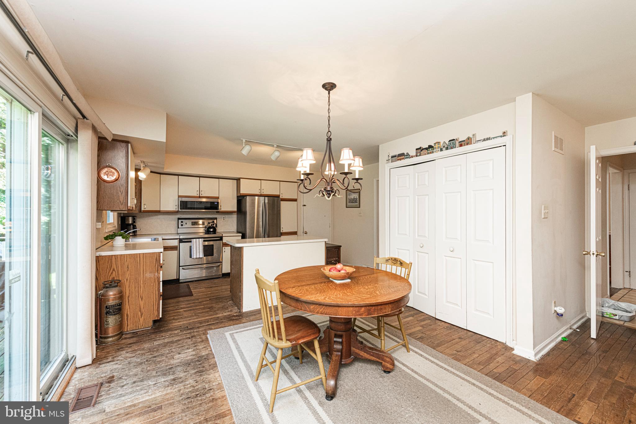 1011 W VALLEY HILL ROAD