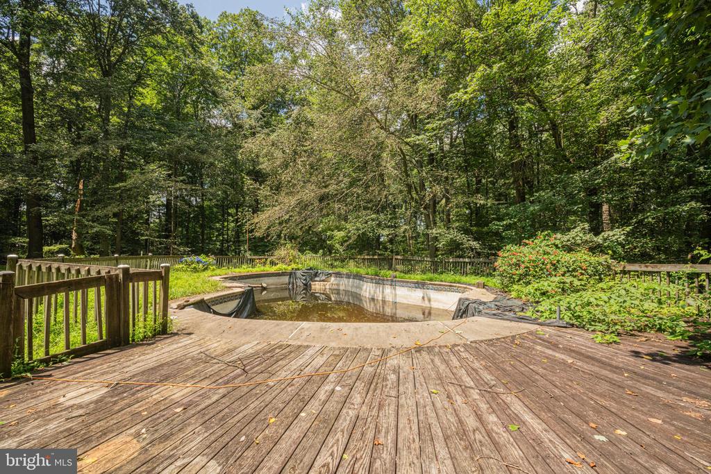 1011 W VALLEY HILL ROAD