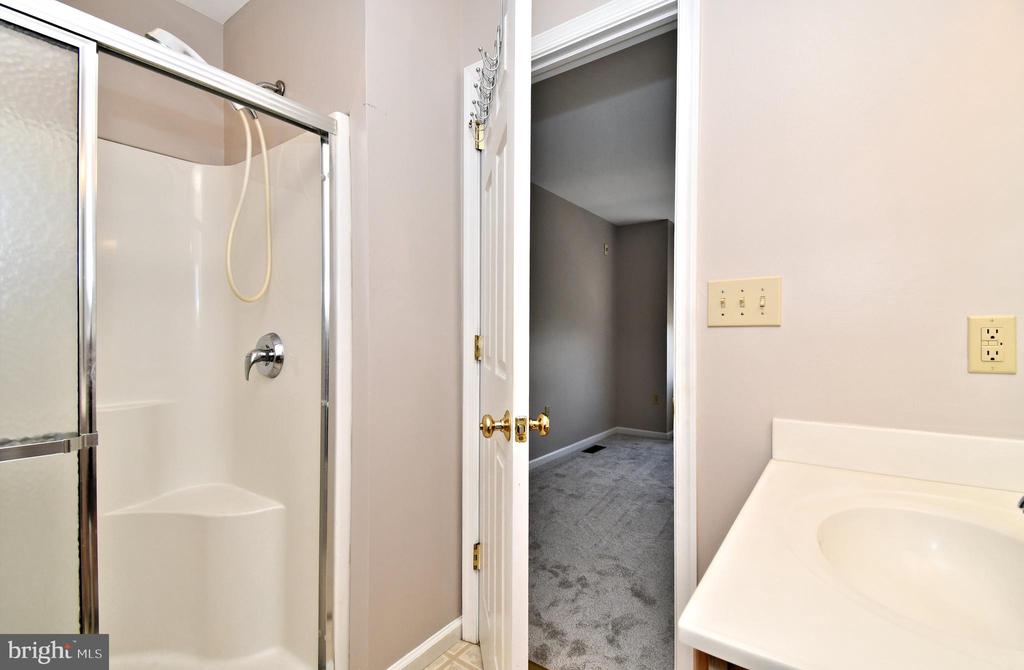 1055 BALLEY DRIVE
