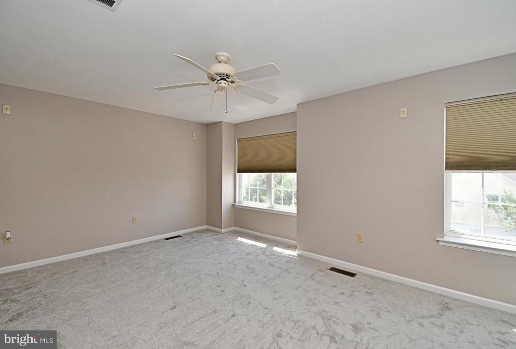 1055 BALLEY DRIVE