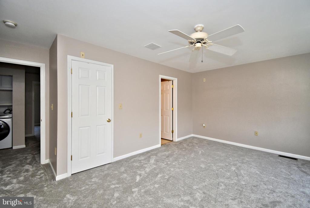 1055 BALLEY DRIVE
