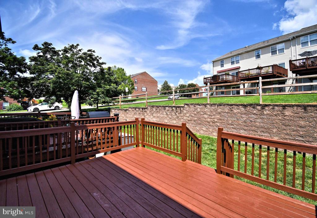 1055 BALLEY DRIVE
