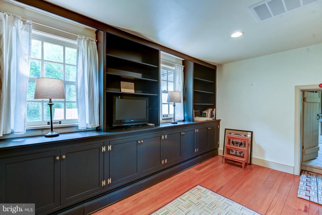 1451 OLD RIDGE ROAD