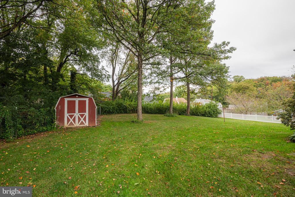 32 ROSSITER AVENUE
