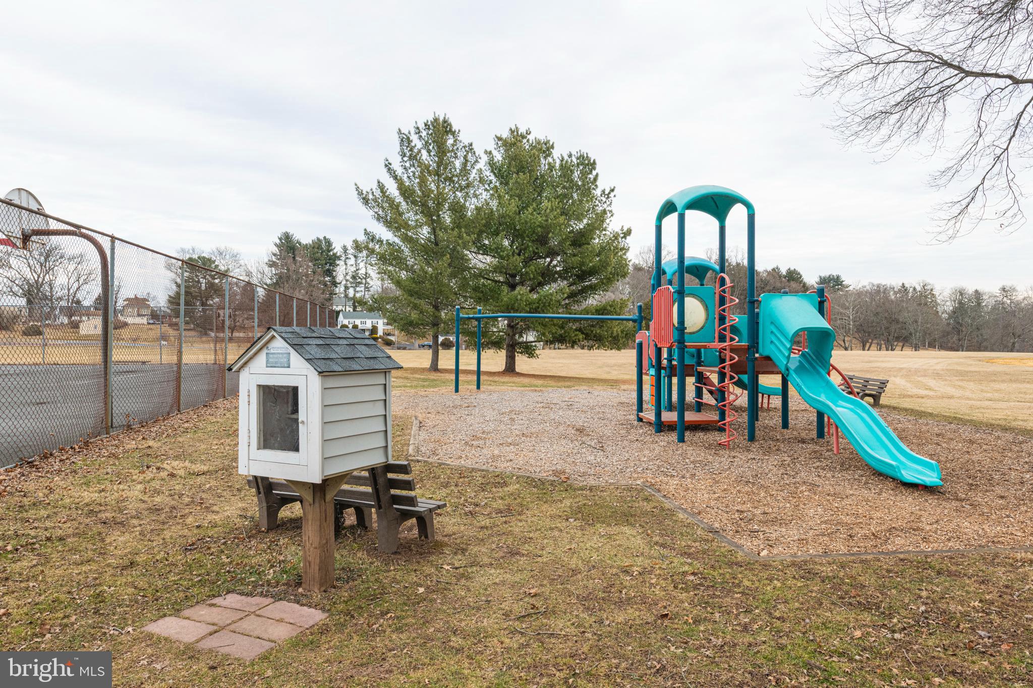 1062 W MEADOWBROOK ROAD