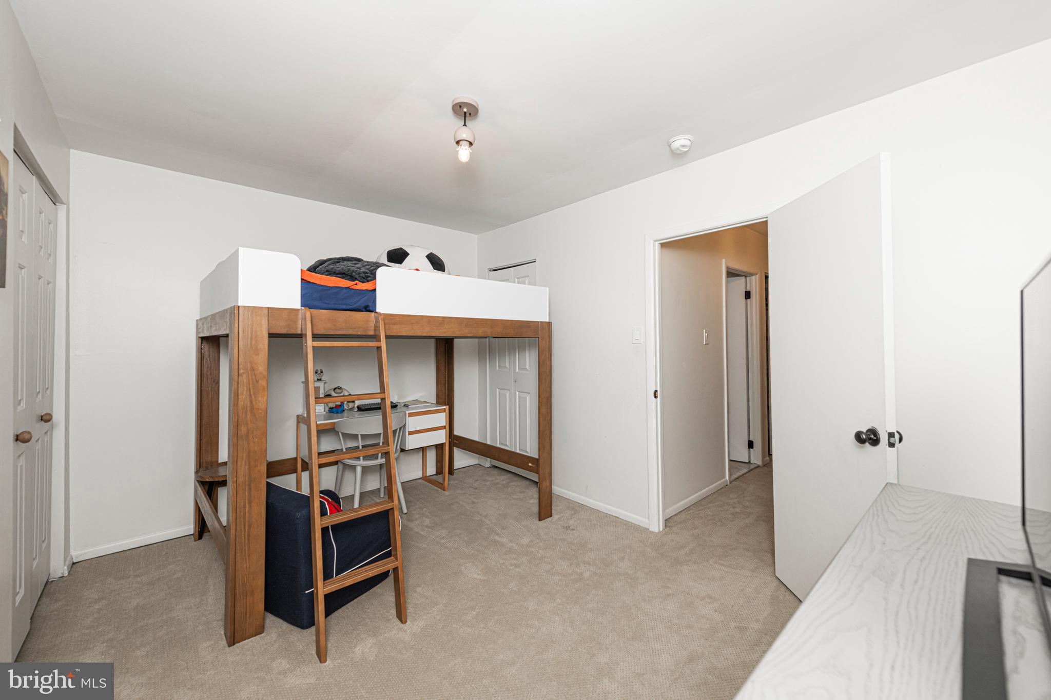 202 VALLEY DRIVE 202