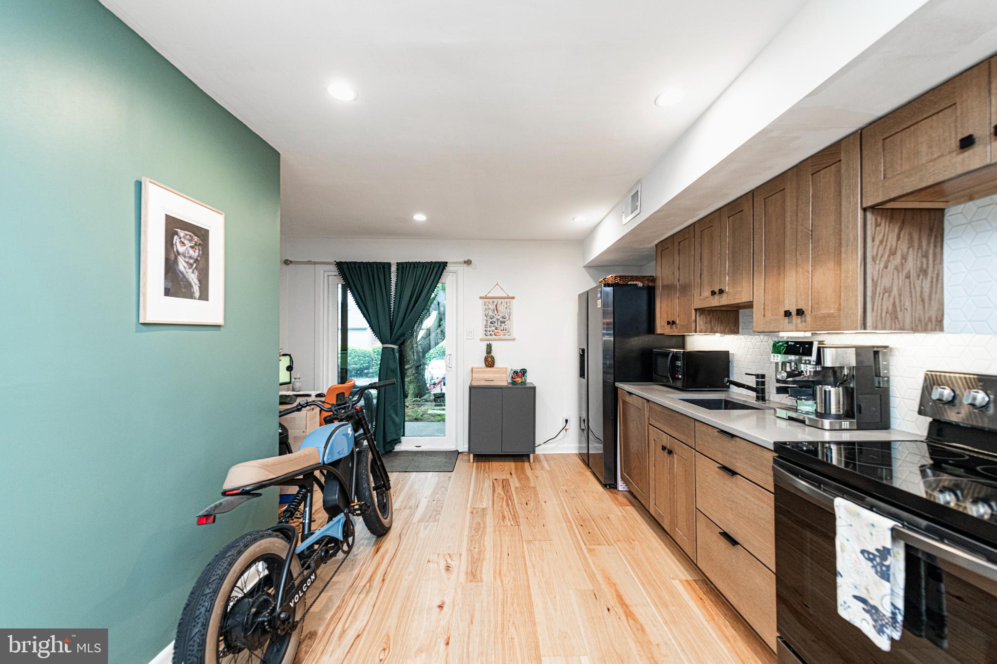202 VALLEY DRIVE 202