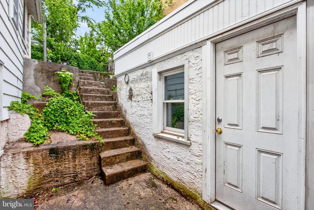 31 EMMETT STREET