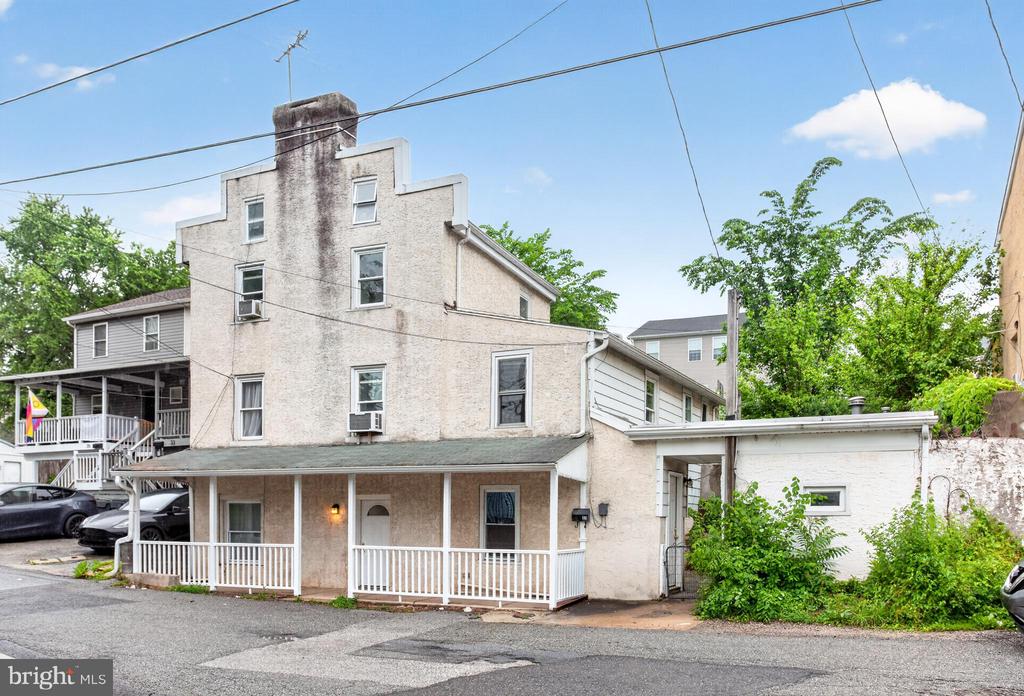 31 EMMETT STREET