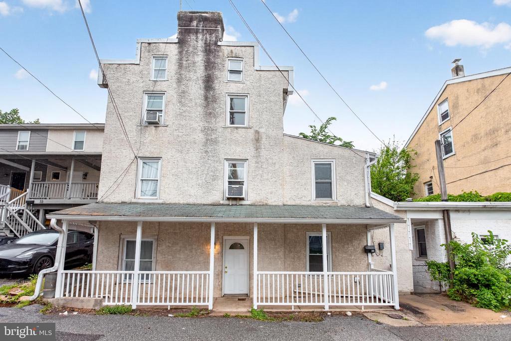 31 EMMETT STREET