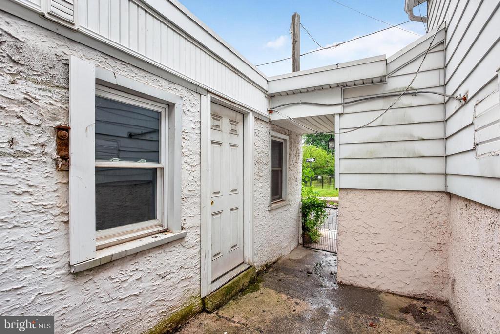 31 EMMETT STREET