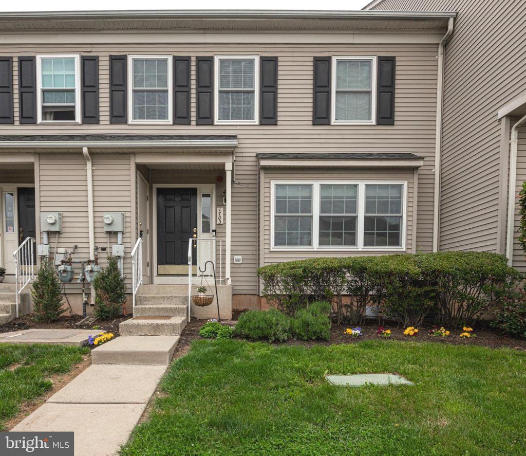 1703 BRIARWOOD COURT 1703
