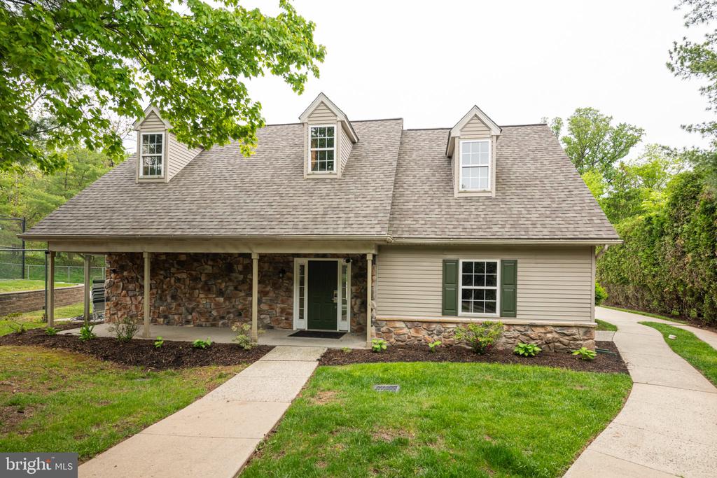 1703 BRIARWOOD COURT 1703