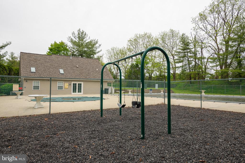 1703 BRIARWOOD COURT 1703