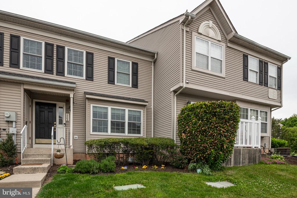 1703 BRIARWOOD COURT 1703