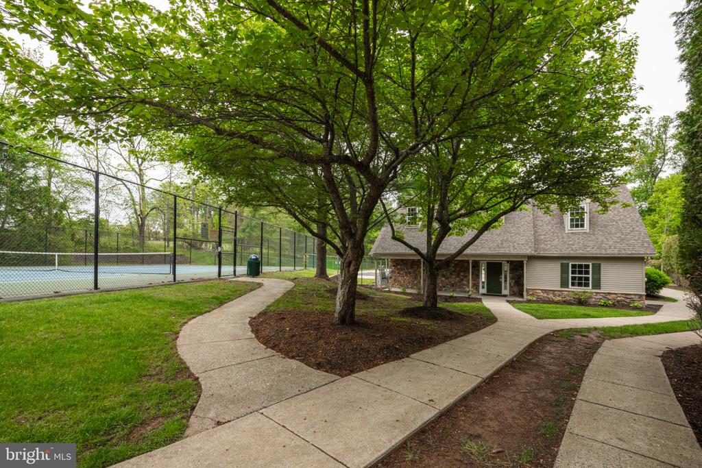 1703 BRIARWOOD COURT 1703