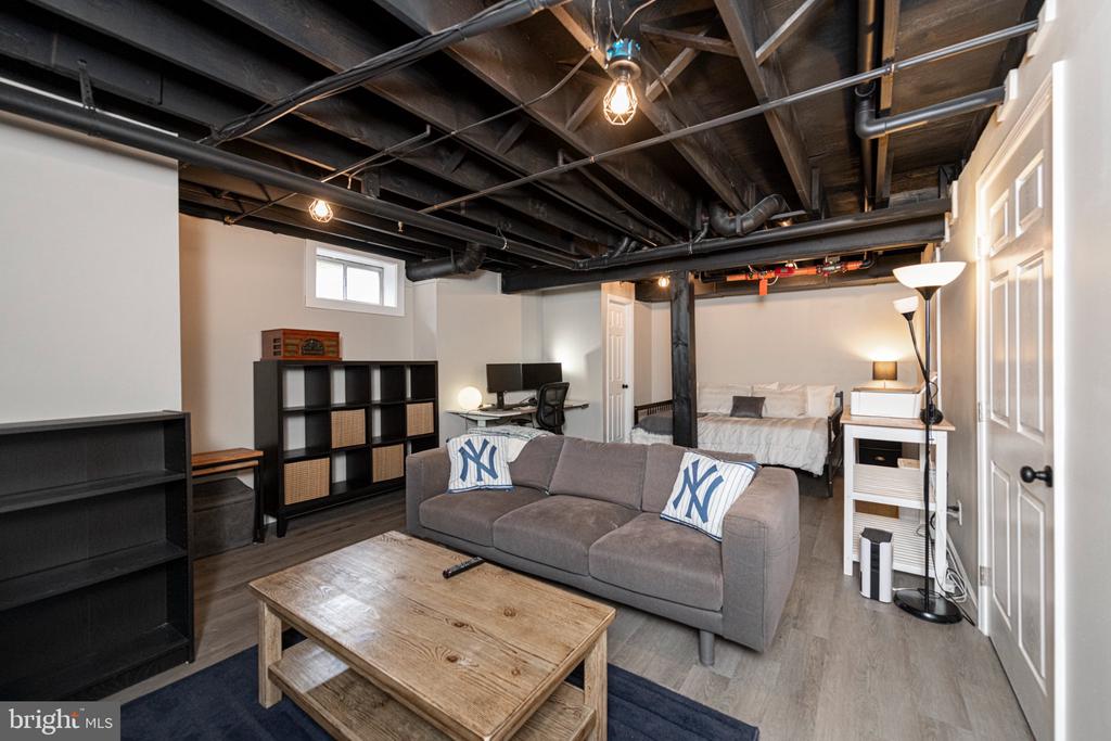1703 BRIARWOOD COURT 1703