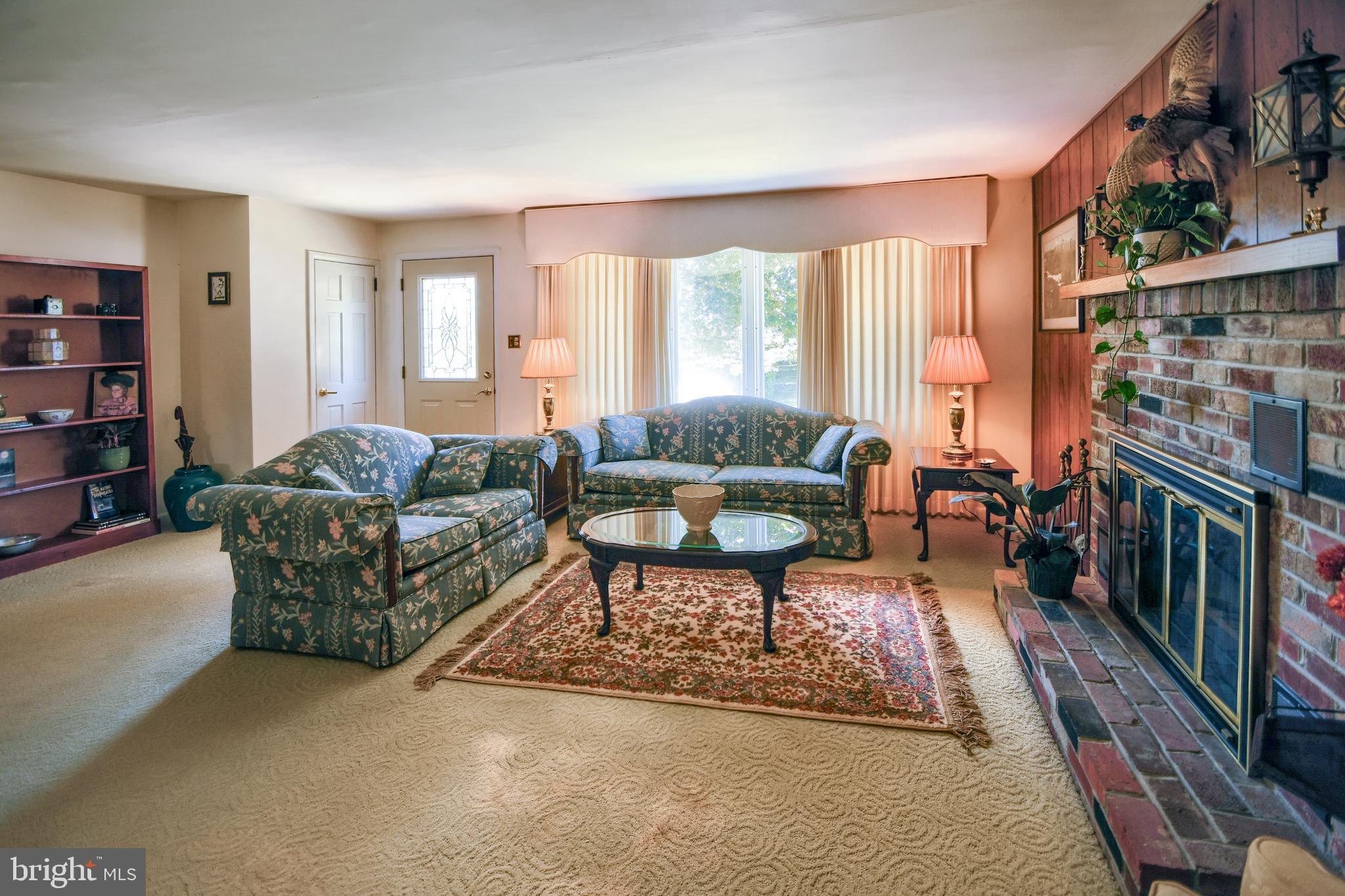 319 S BOBBIN MILL LANE