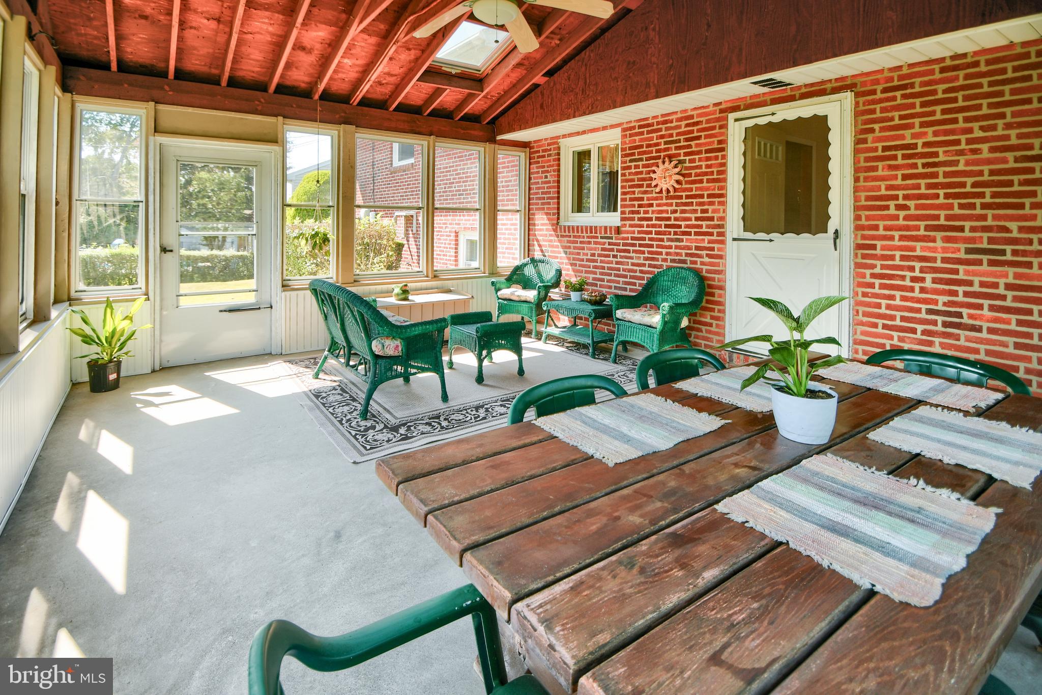 319 S BOBBIN MILL LANE