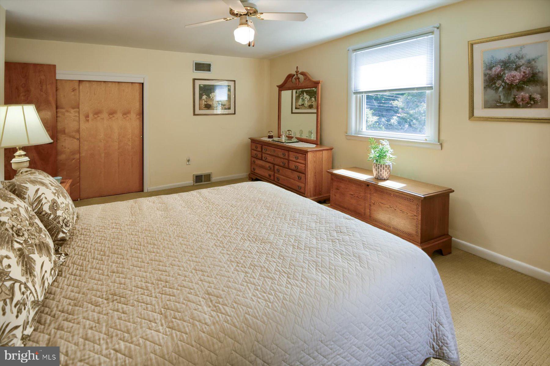 319 S BOBBIN MILL LANE