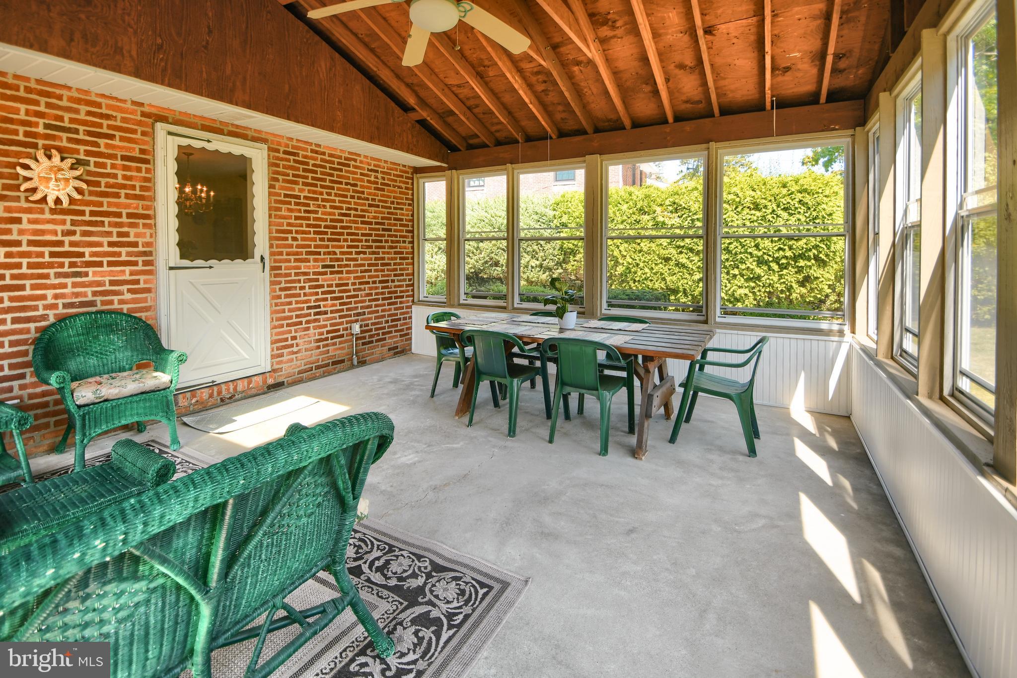 319 S BOBBIN MILL LANE