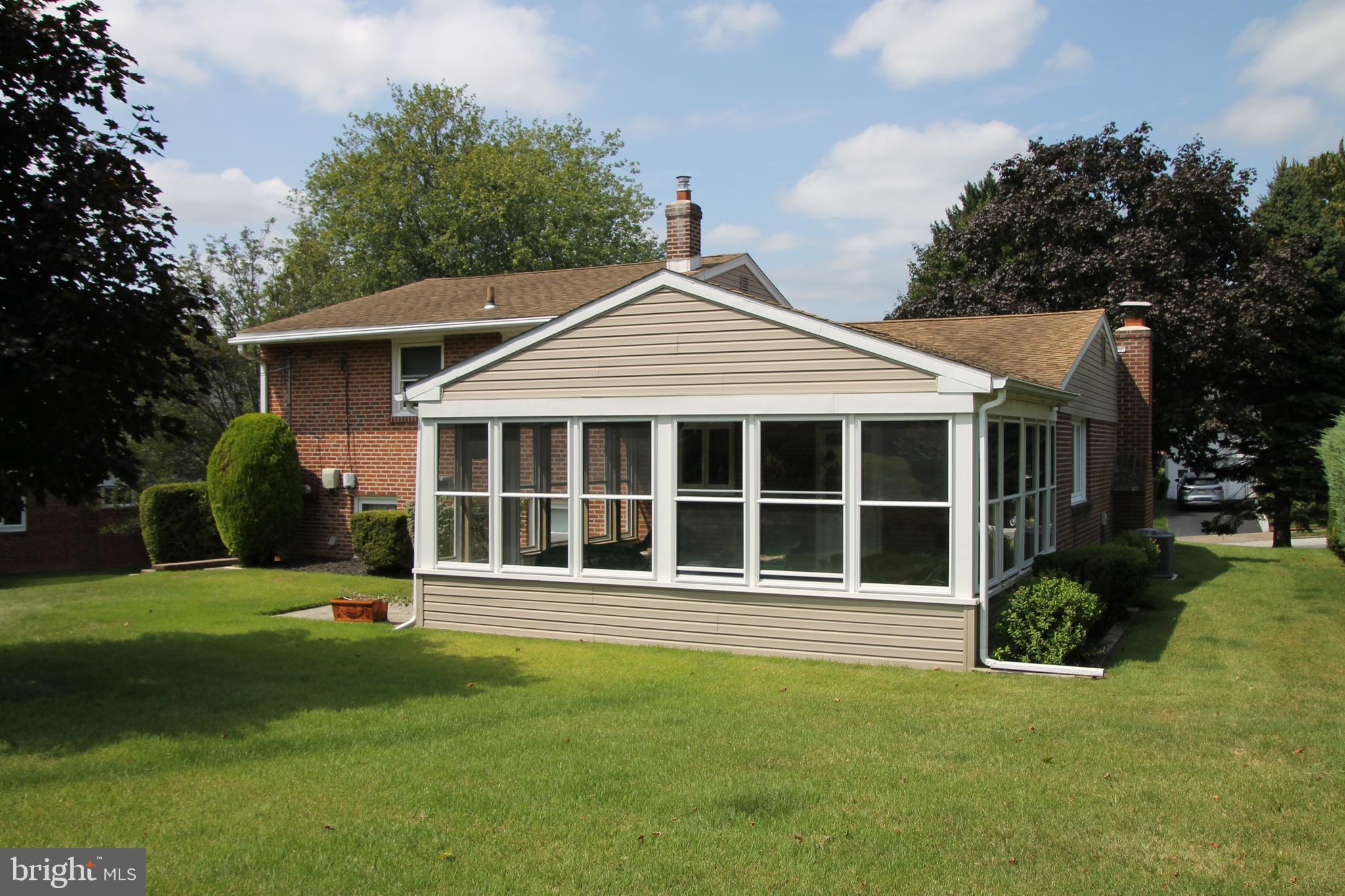 319 S BOBBIN MILL LANE