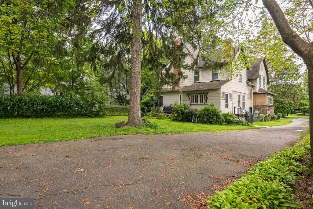 407 MIDLAND AVENUE