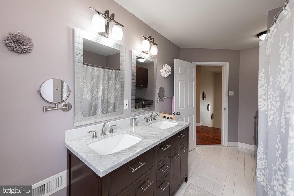 15 DERBY CIRCLE