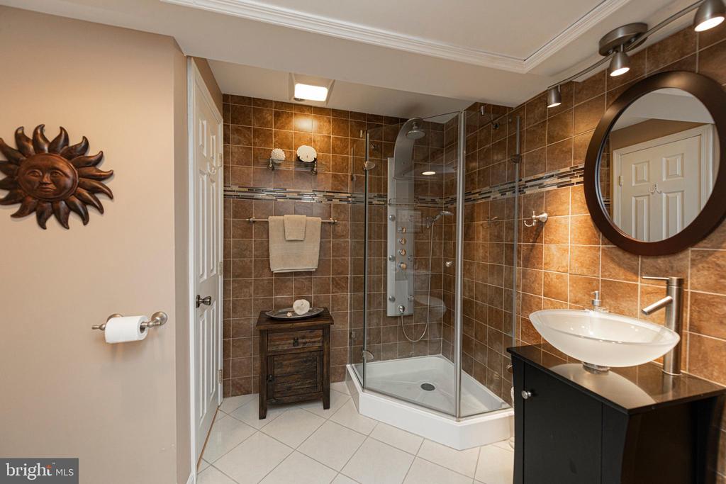 15 DERBY CIRCLE