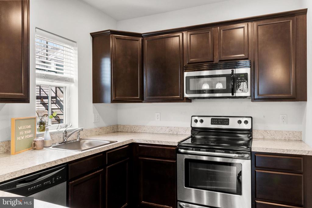 1000 DEKALB STREET 3