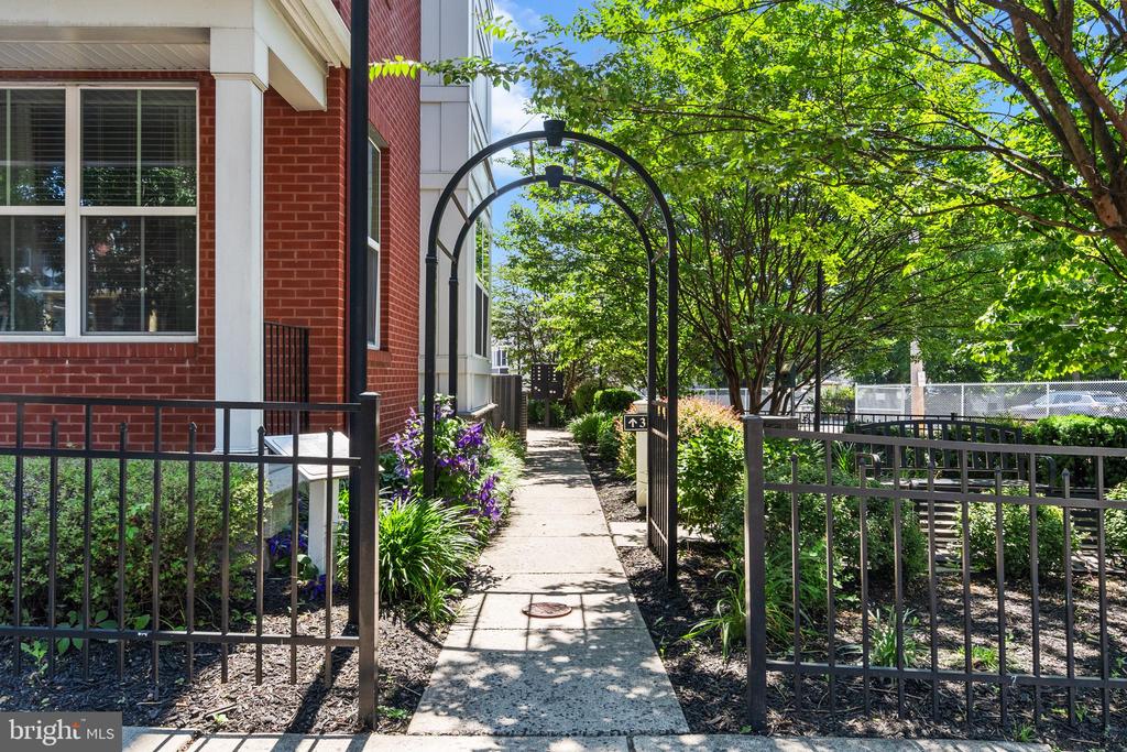 1000 DEKALB STREET 3