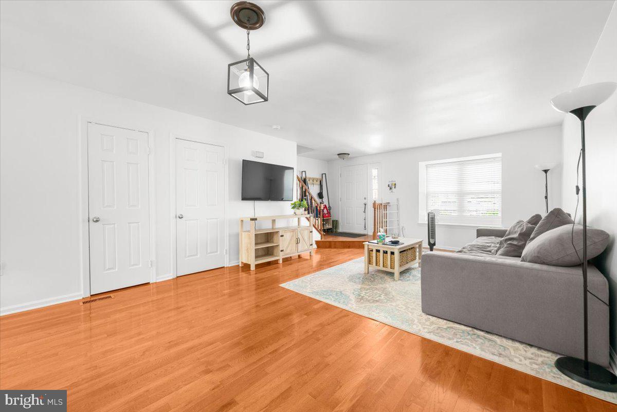 1161 MAPLE GLEN CIRCLE