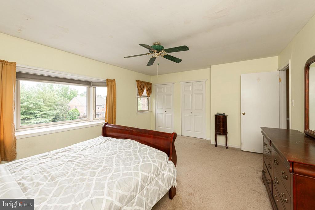 4175 RITTENHOUSE LANE