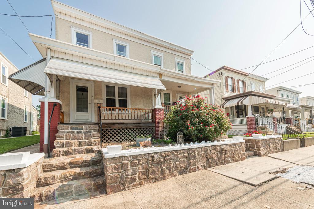 1239 MAPLE STREET