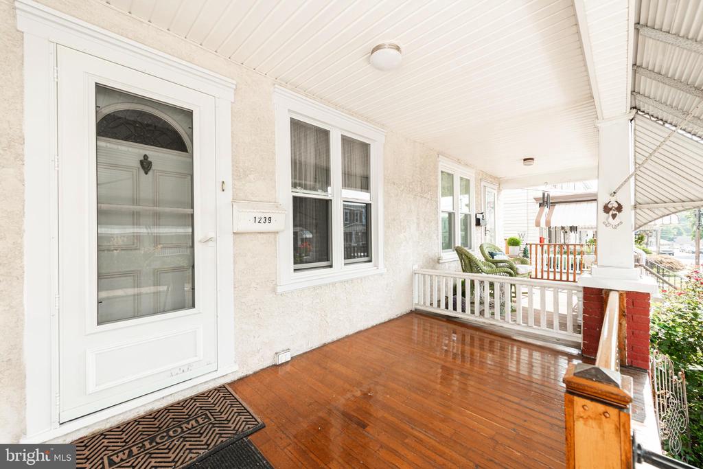 1239 MAPLE STREET