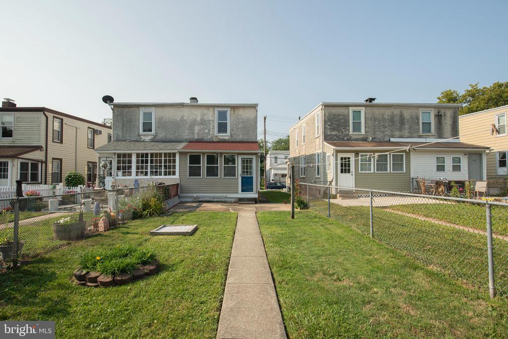 1239 MAPLE STREET