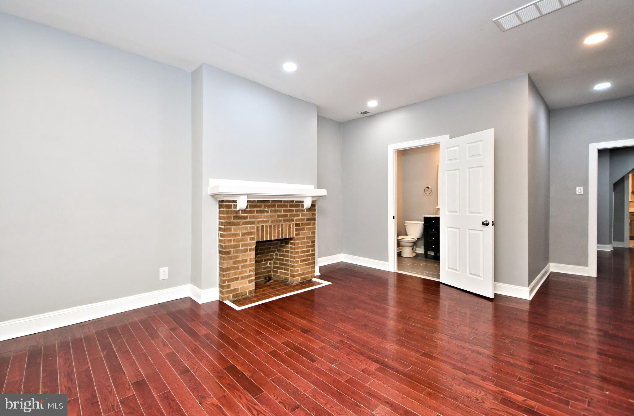 709 N CHARLOTTE STREET