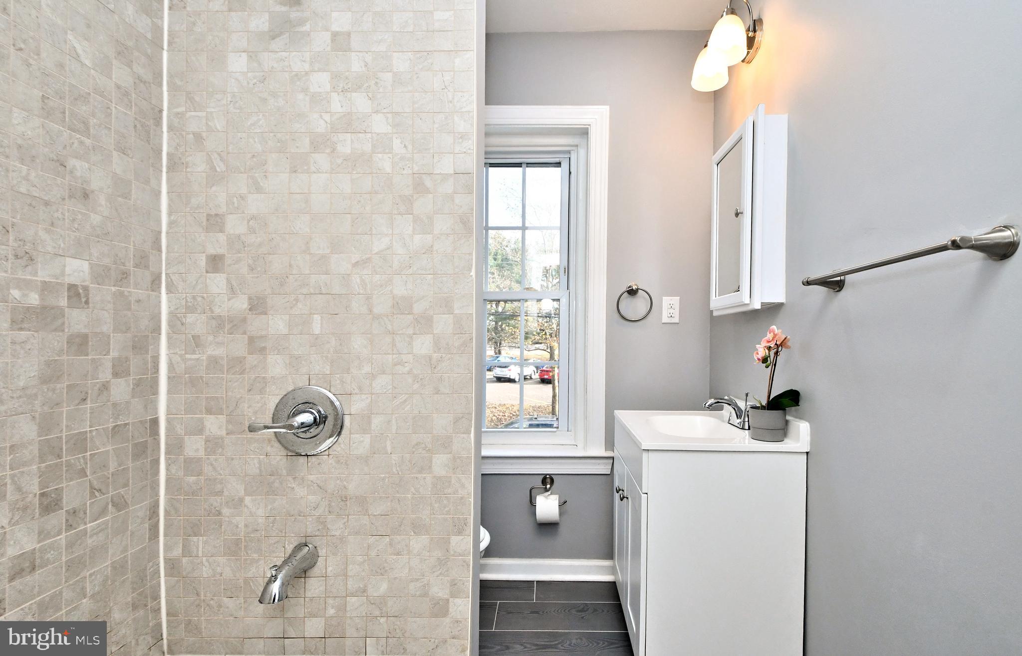 709 N CHARLOTTE STREET