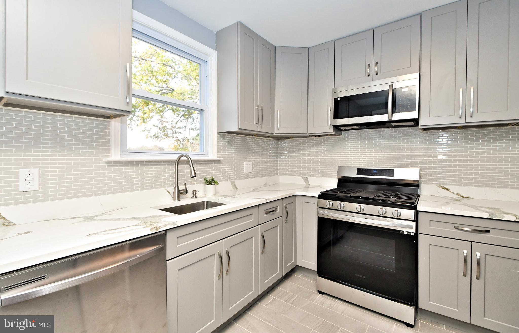 709 N CHARLOTTE STREET