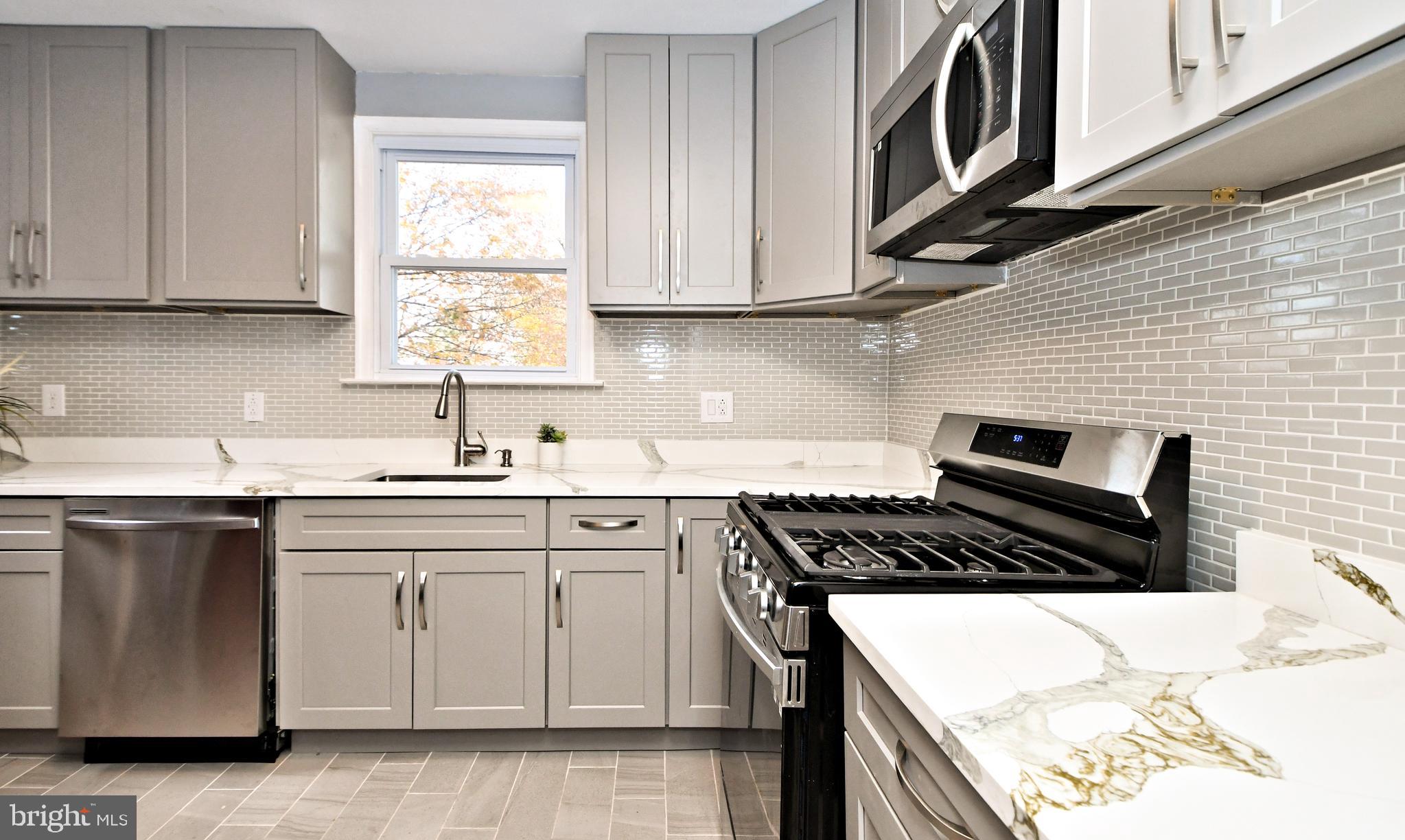 709 N CHARLOTTE STREET