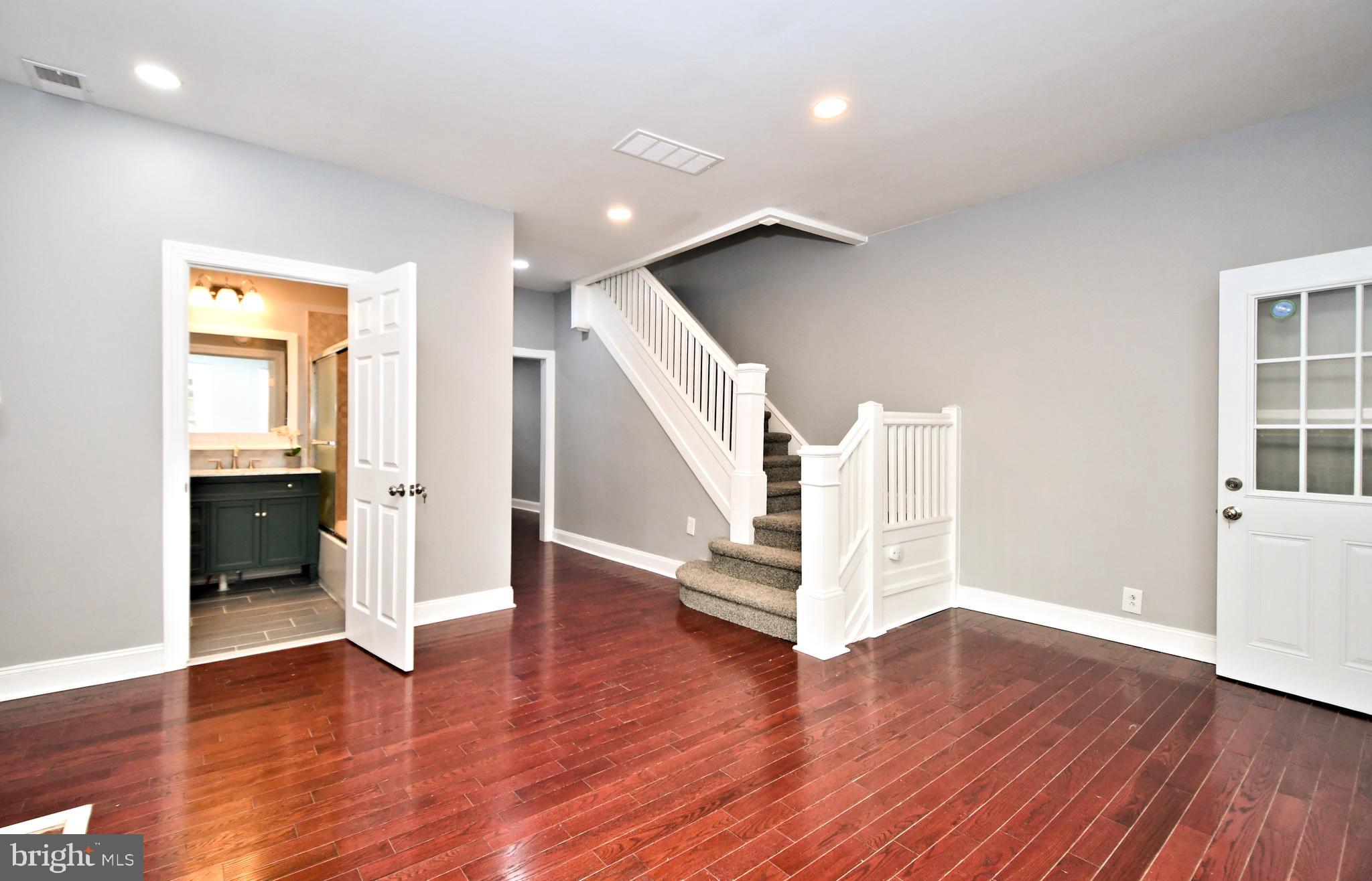 709 N CHARLOTTE STREET