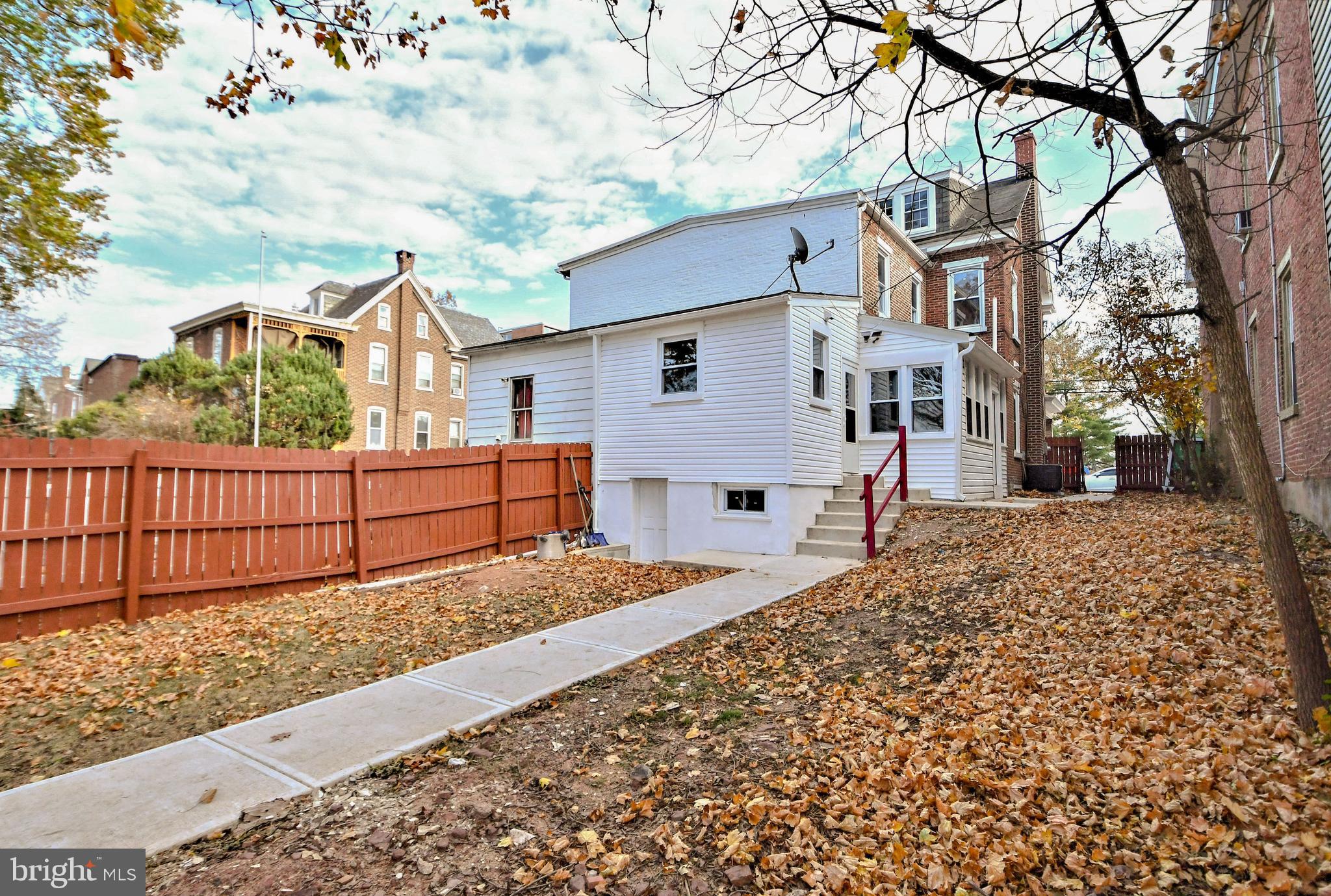 709 N CHARLOTTE STREET