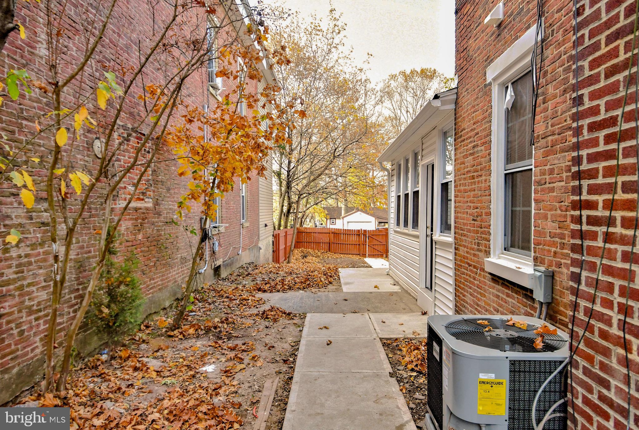 709 N CHARLOTTE STREET