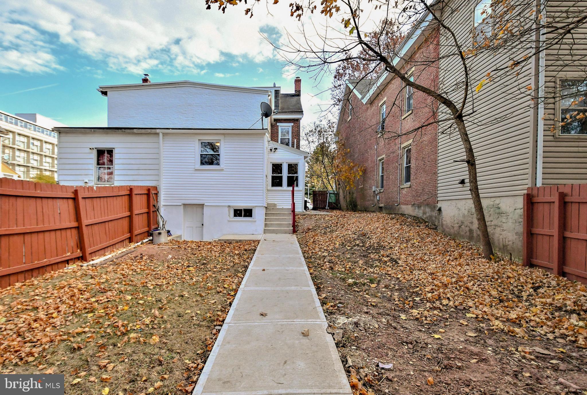 709 N CHARLOTTE STREET