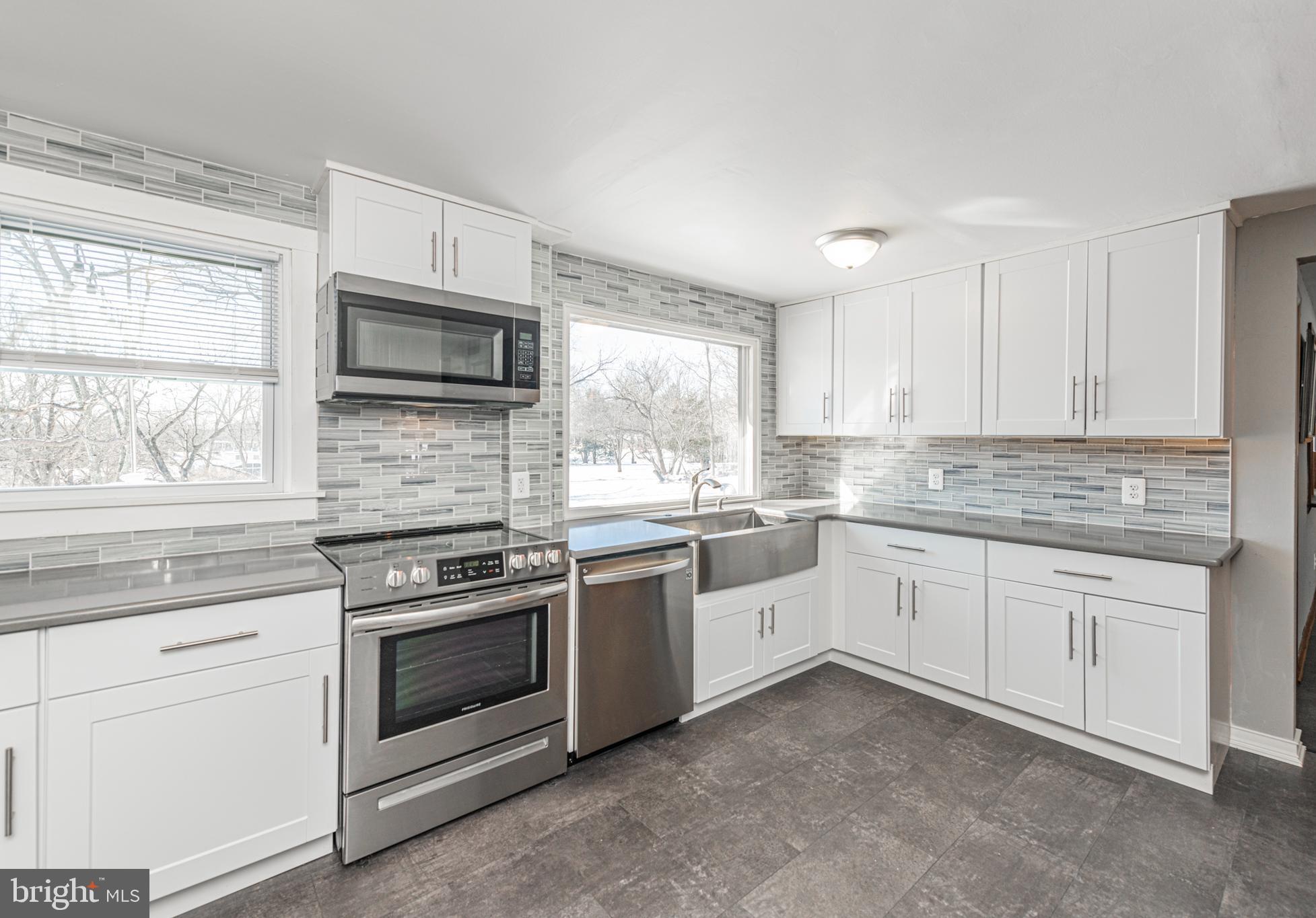 1230 BUTTONWOOD DRIVE