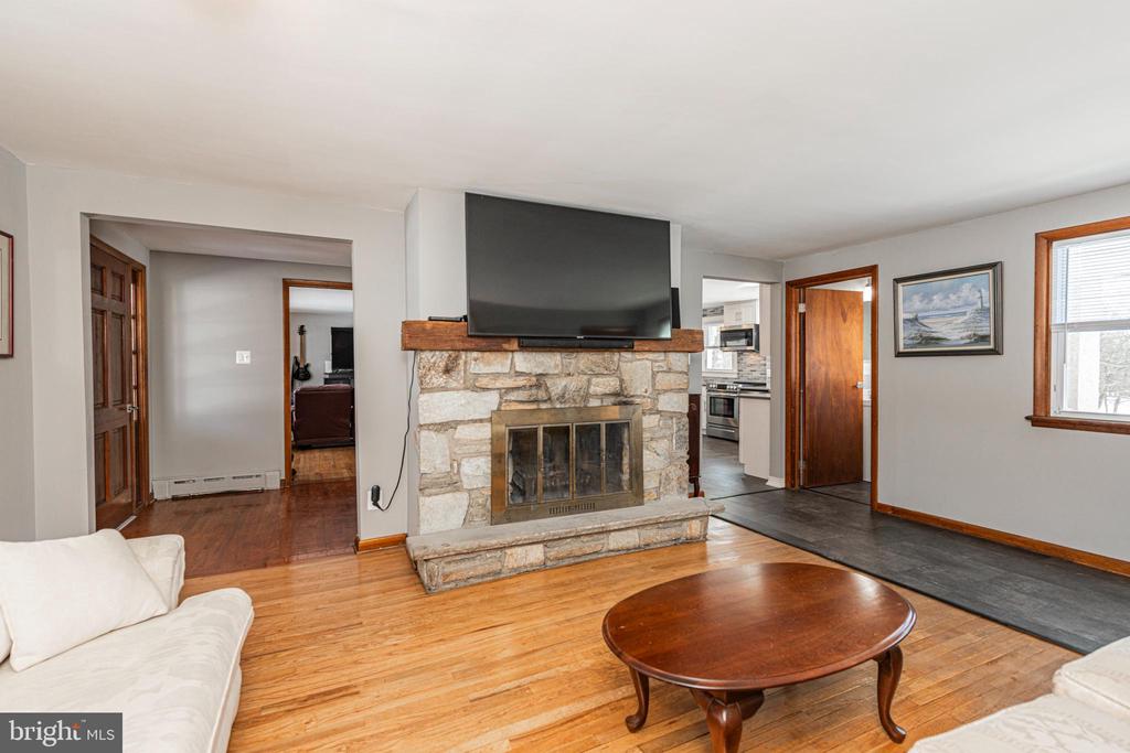 1230 BUTTONWOOD DRIVE