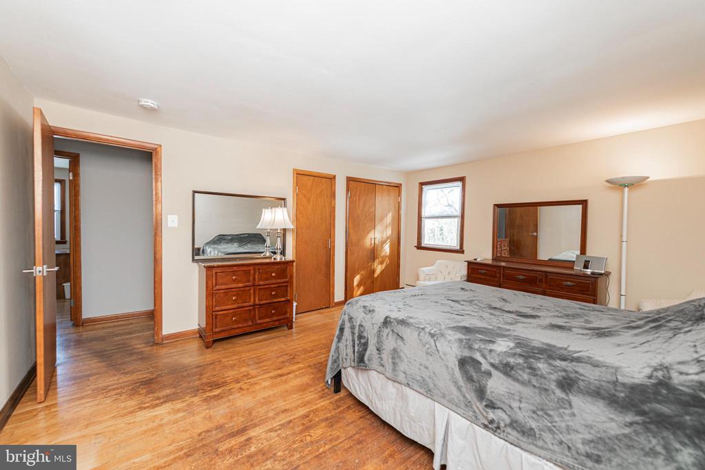 1230 BUTTONWOOD DRIVE